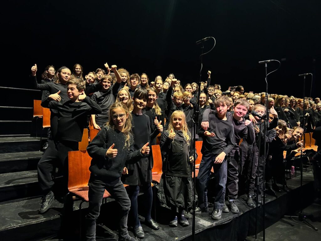 Les petits chanteurs de la Maîtrise près une des représentations